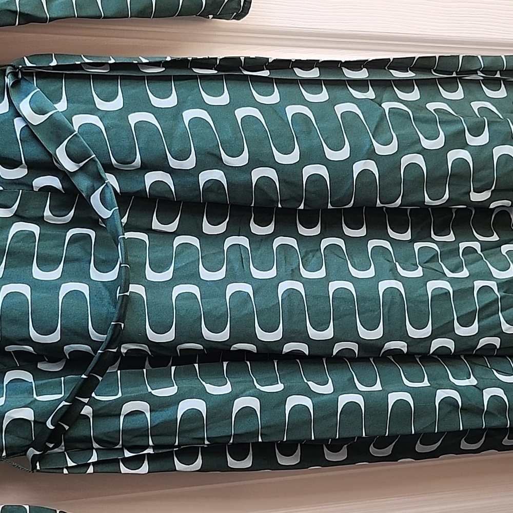 Emerald Print Silk Dress with Belt - Picture 4 of 10